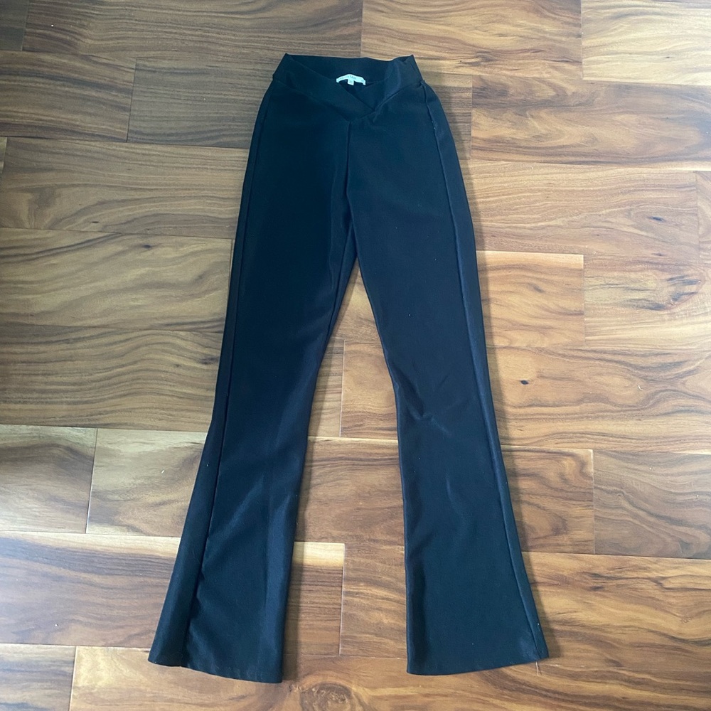 V waist, flare leggings
